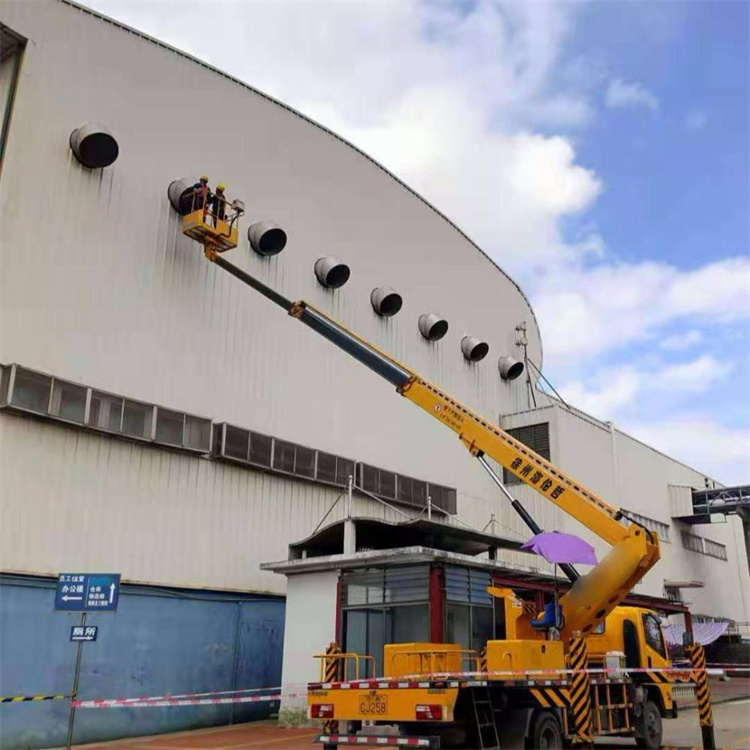 诏安县高空作业车出租服务：专业广告牌安装解决方案